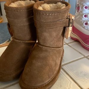 Toddler girl size 7 bear paw boots